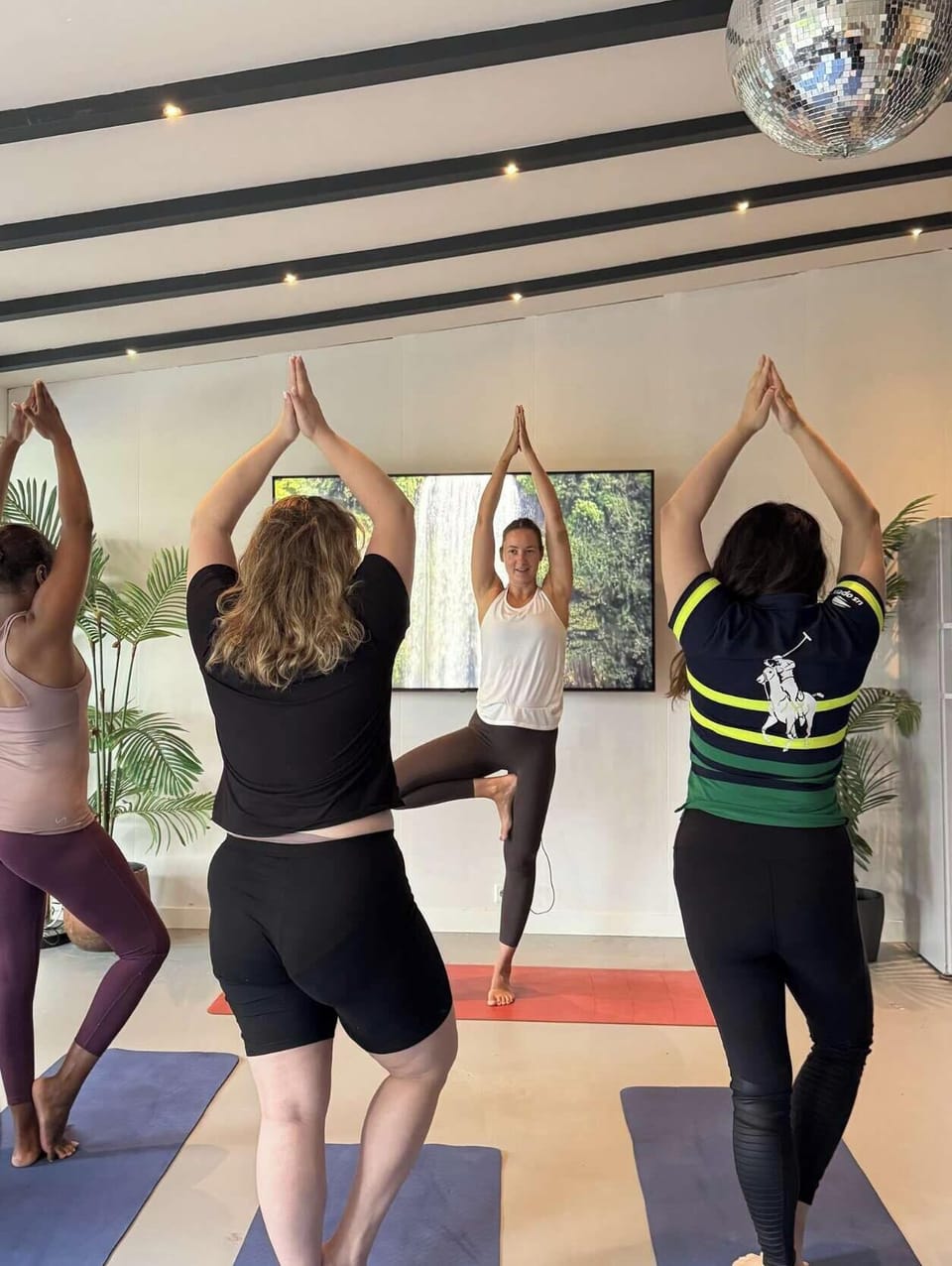 More than just a villa—our flexible, climate-controlled veranda with A/C and heating is perfect year-round for yoga, wellness retreats, strategy sessions, workshops, presentations, and team-building activities.  