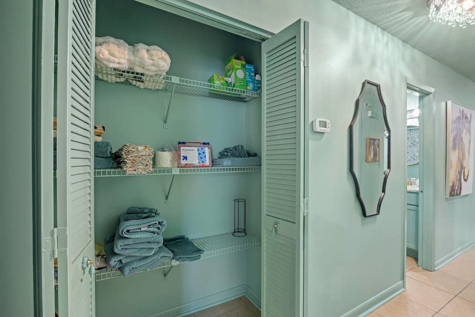 Linens, towels, wash cloths, all provided