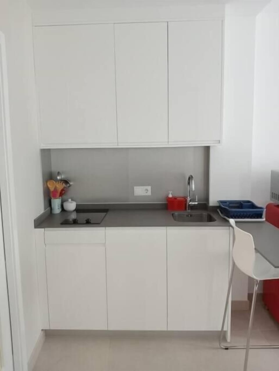 Basic Apartment | Private kitchen | Mini-fridge, microwave, stovetop, coffee/tea maker