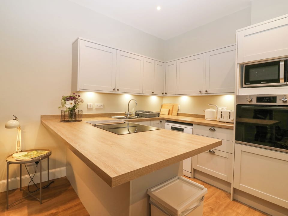 Cottage | Private kitchen | Fridge, dishwasher, electric kettle, toaster