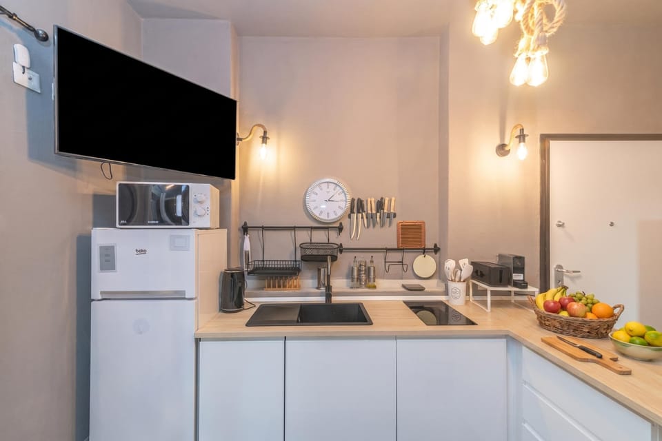 Family Apartment, 1 Bedroom, Microwave (White Sand House) | Private kitchen | Espresso maker