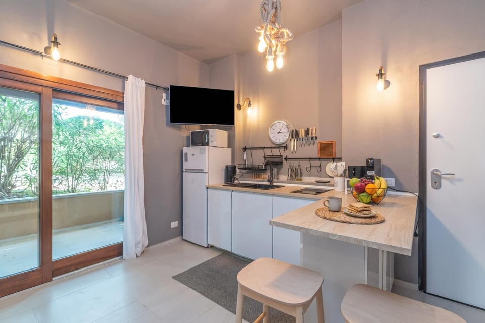 Family Apartment, 1 Bedroom, Microwave (White Sand House) | Private kitchen | Espresso maker