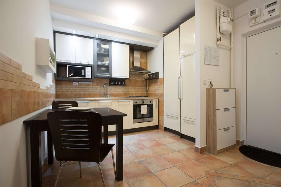 Fully equipped modern kitchen with dining table.