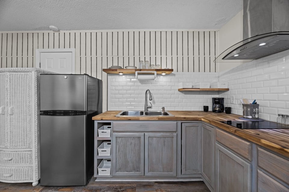 Compact kitchen, big flavor: Cooktop, microwave, fridge.