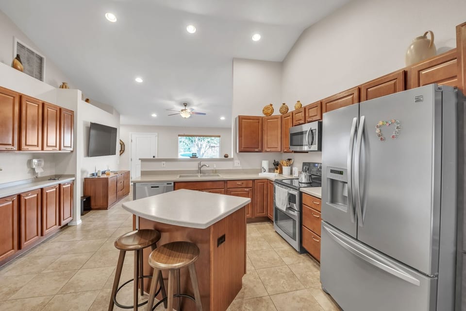 House, 2 Bedrooms | Private kitchen | Fridge, oven, coffee/tea maker