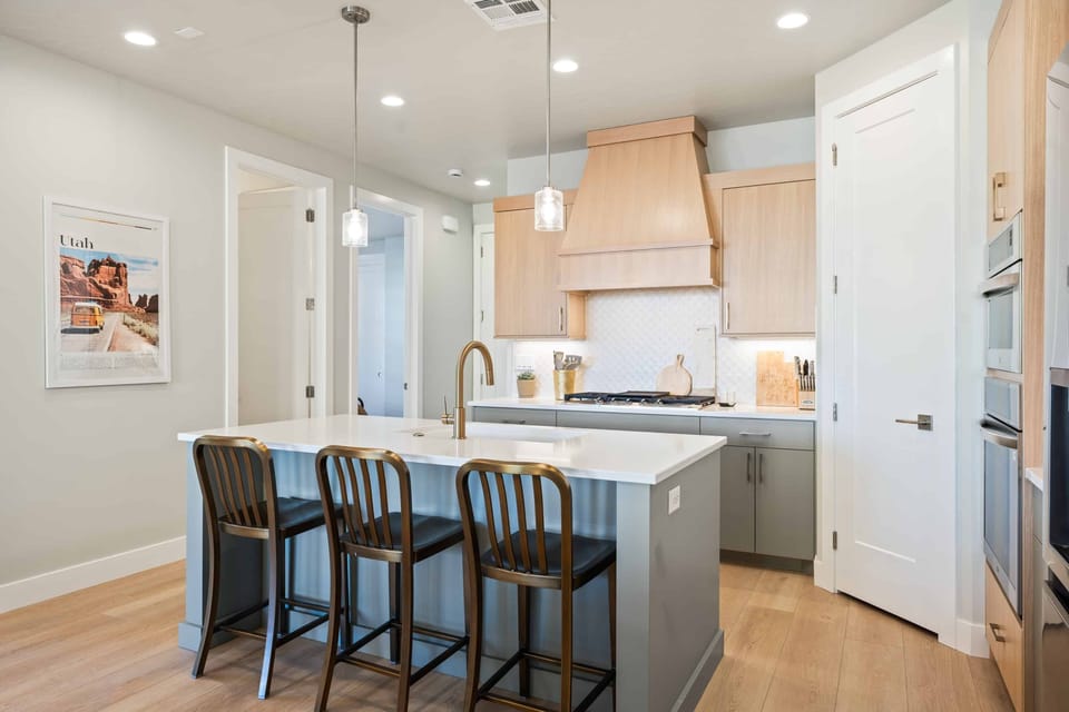 Townhome, 5 Bedrooms | Private kitchen | Fridge, oven, coffee/tea maker, toaster