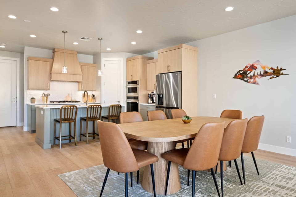 Townhome, 5 Bedrooms | Dining