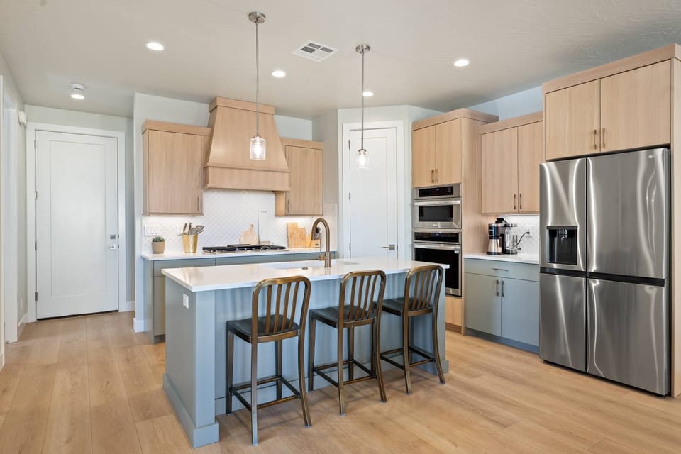 Townhome, 5 Bedrooms | Private kitchen | Fridge, oven, coffee/tea maker, toaster