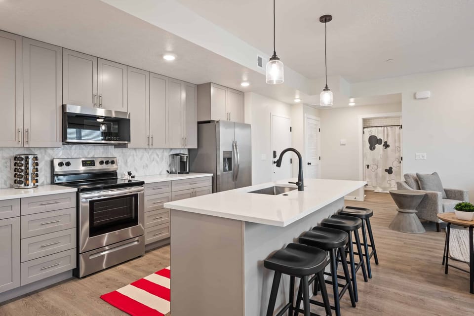 Condo, 2 Bedrooms | Private kitchen | Fridge, oven, coffee/tea maker, toaster