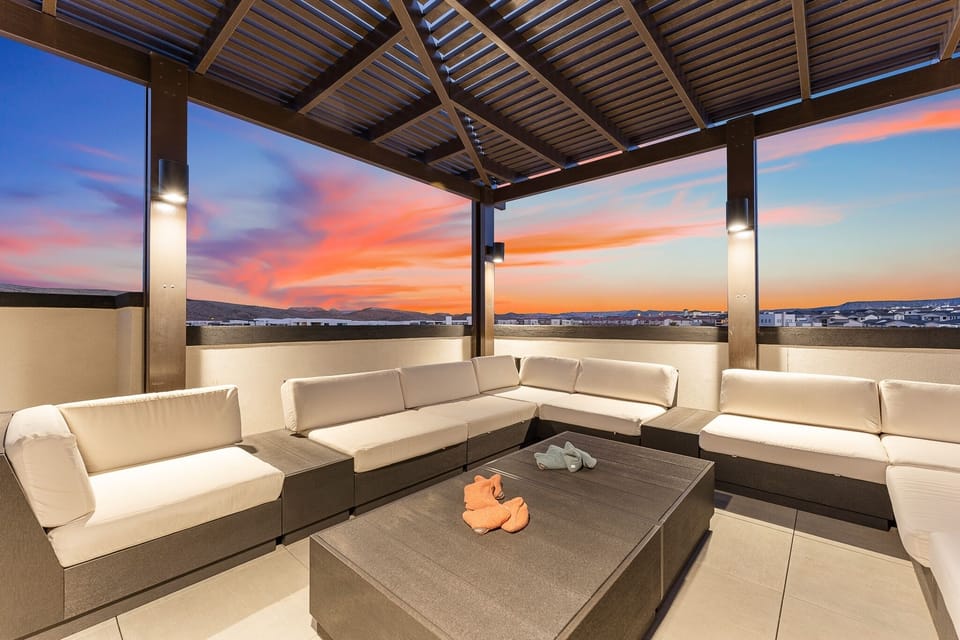 Condo, 2 Bedrooms | Property grounds