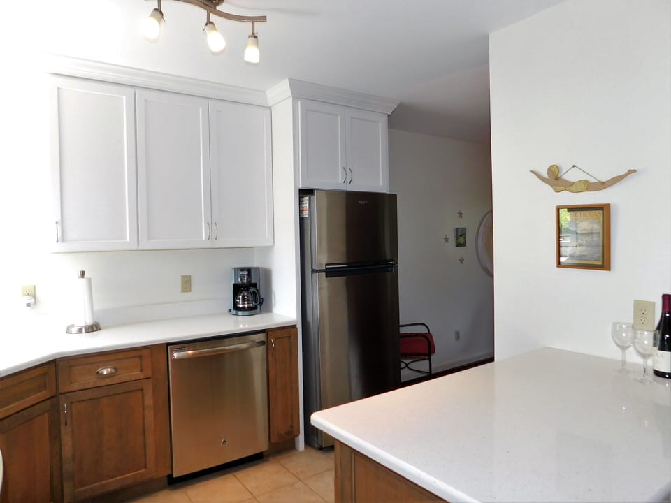 543C hudspn Ave, Stewards Watch, Bethany Beach - The kitchen in the photo shows several modern updates that contrast with the original 1995 construction of the Stewards Watch units.