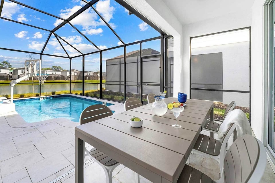 Private Pool & Patio