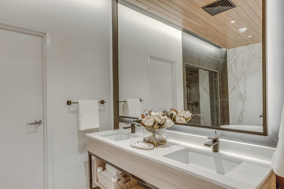 Courtyard Two Bedroom Penthouse | Bathroom | Shower, free toiletries, hair dryer, bathrobes
