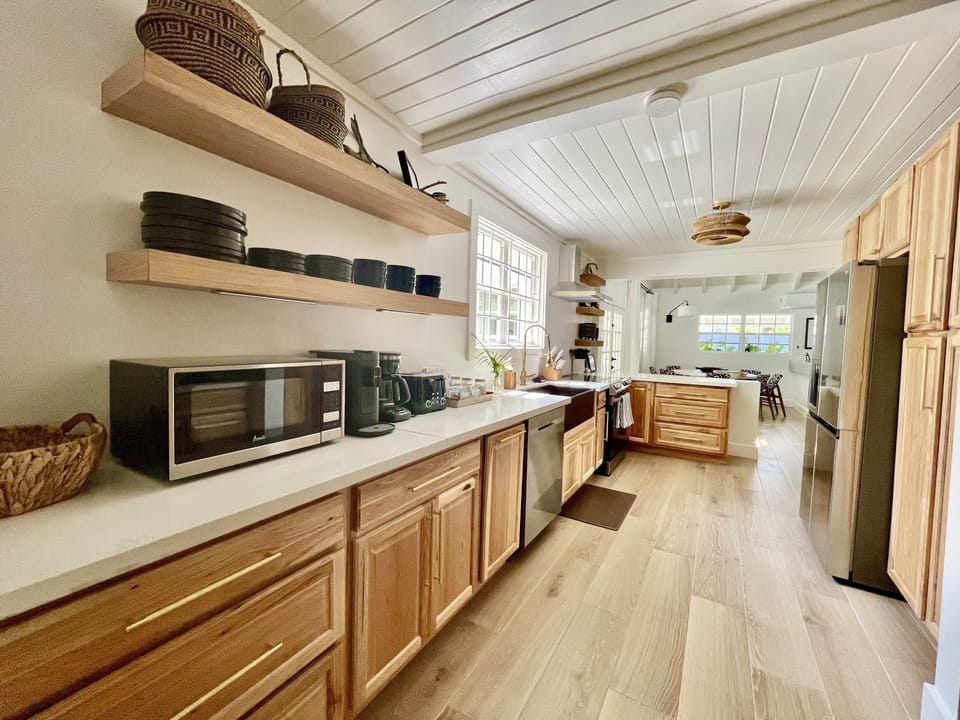 KITCHEN - A spacious open floor plan. Great for cooking and entertaining.