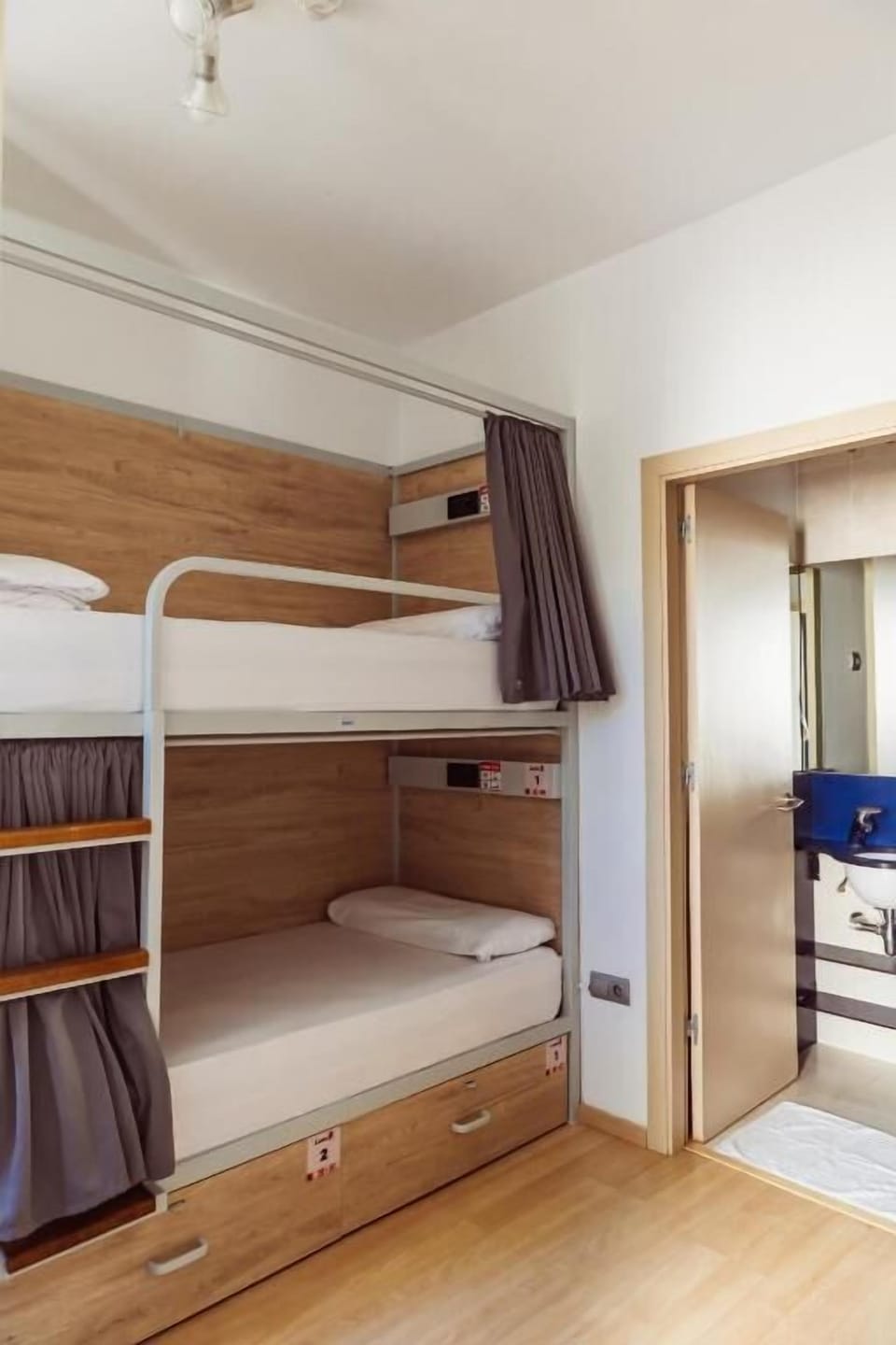 Leevin Stay Barcelona Hostel in Barcelona