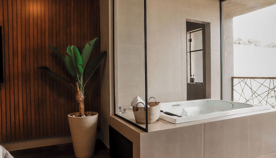 Deluxe Room, 1 King Bed, Jetted Tub | Premium bedding, pillowtop beds, individually decorated