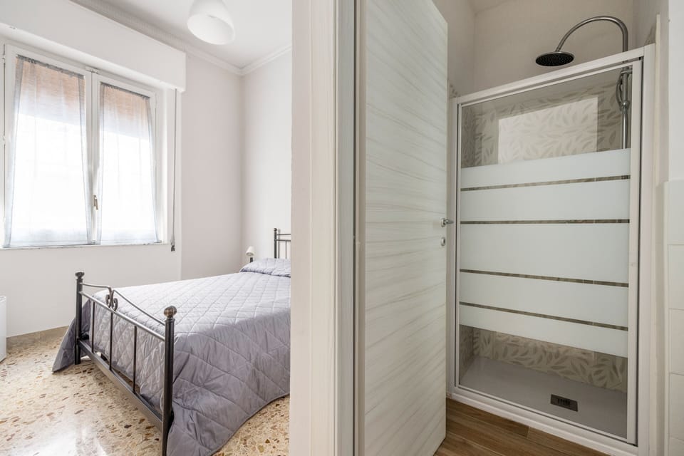 Business Double Room | Egyptian cotton sheets, premium bedding, memory foam beds, minibar