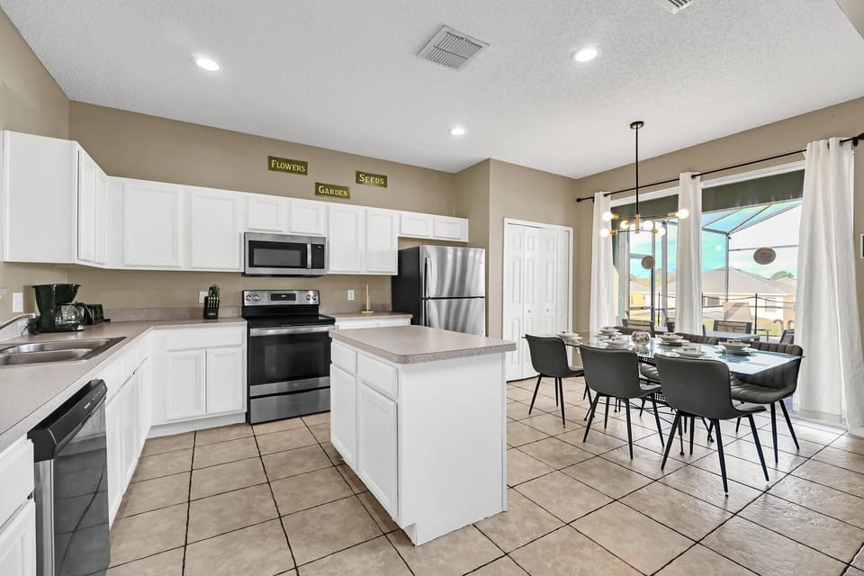 9-web-or-mls-8583-sunrise-key-dr
