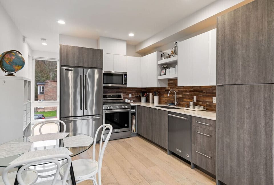 Kitchen and dining space on 2nd floor