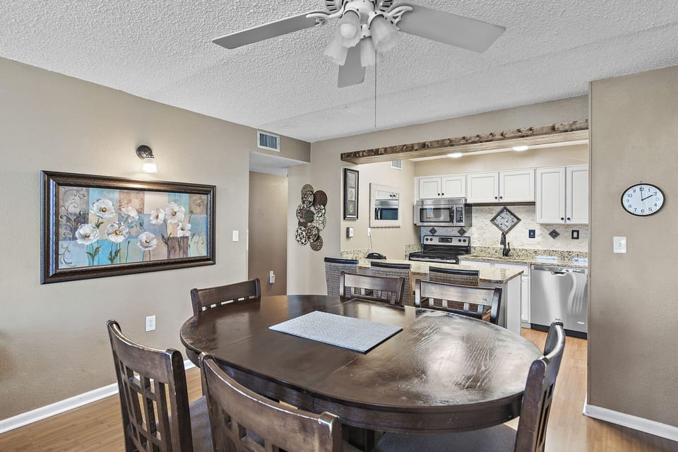 Dining Table / Kitchen