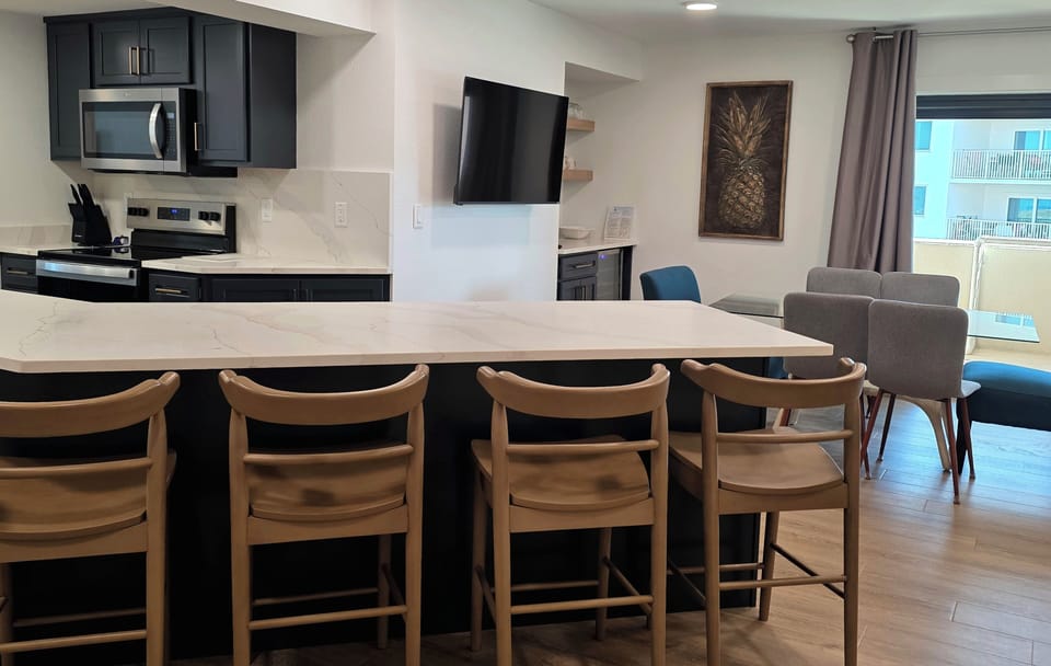 Kitchen Bar Area