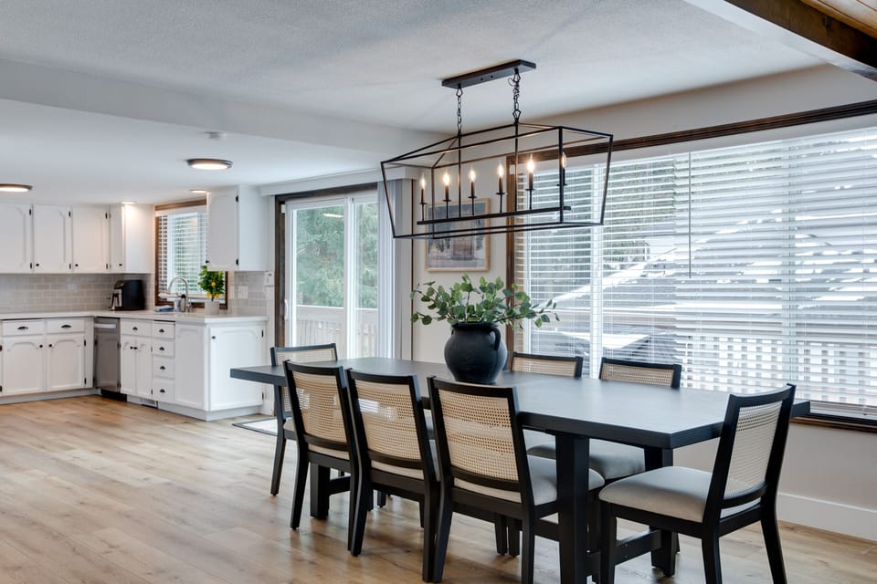 Dining room seats 8, with additional chairs available