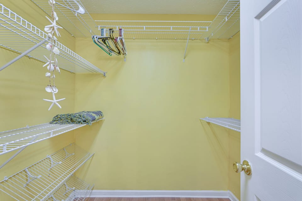 Walk-In Closet | Hangers
