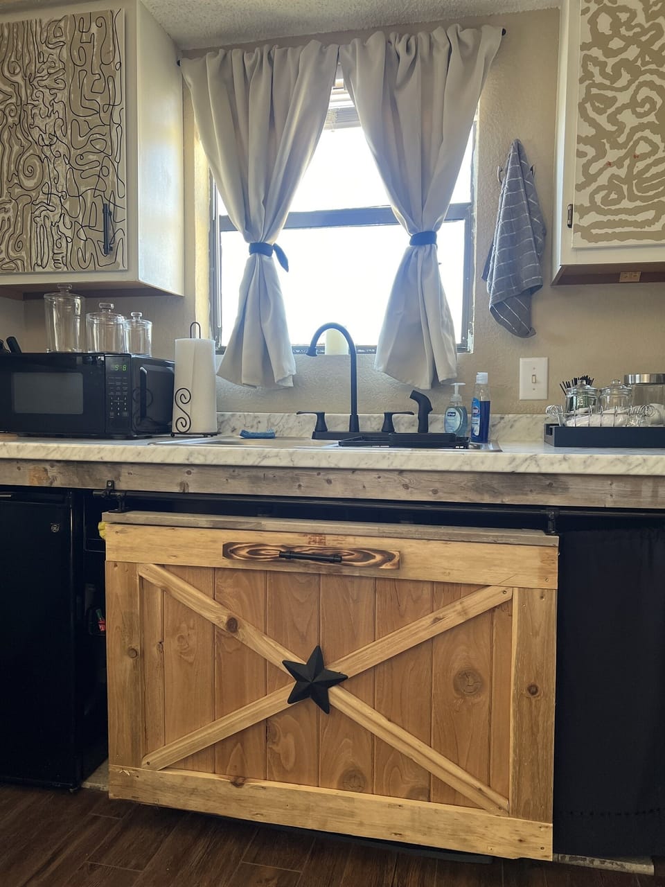 Quaint Cottage Kitchenette