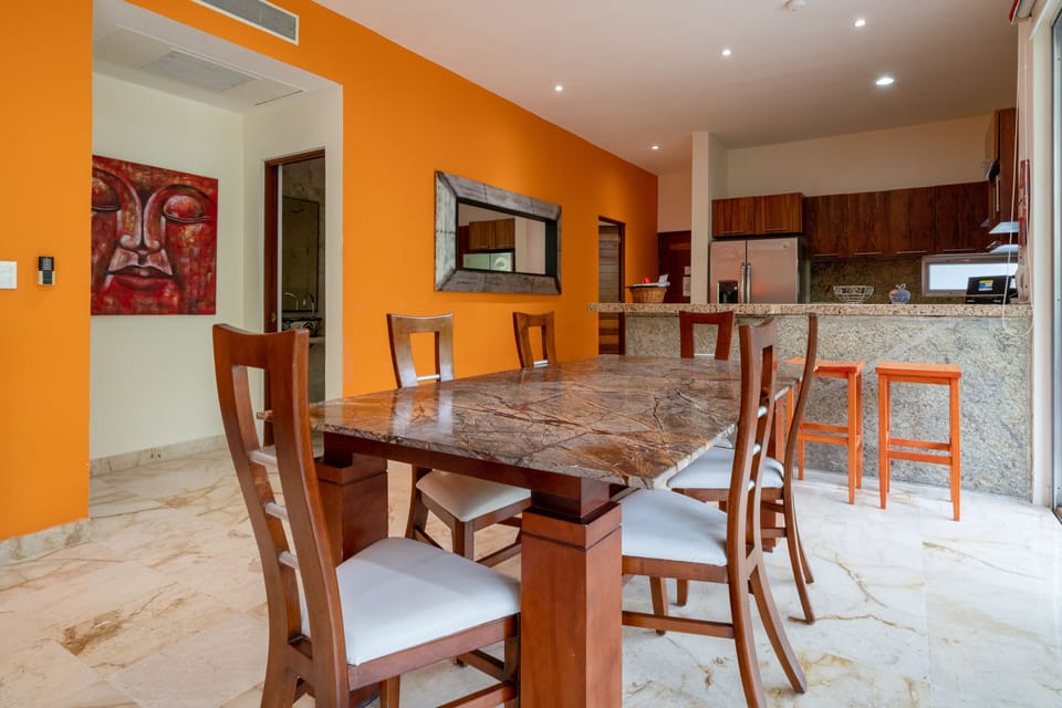 Deluxe Apartment | Private kitchen | Full-size fridge, microwave, toaster, blender