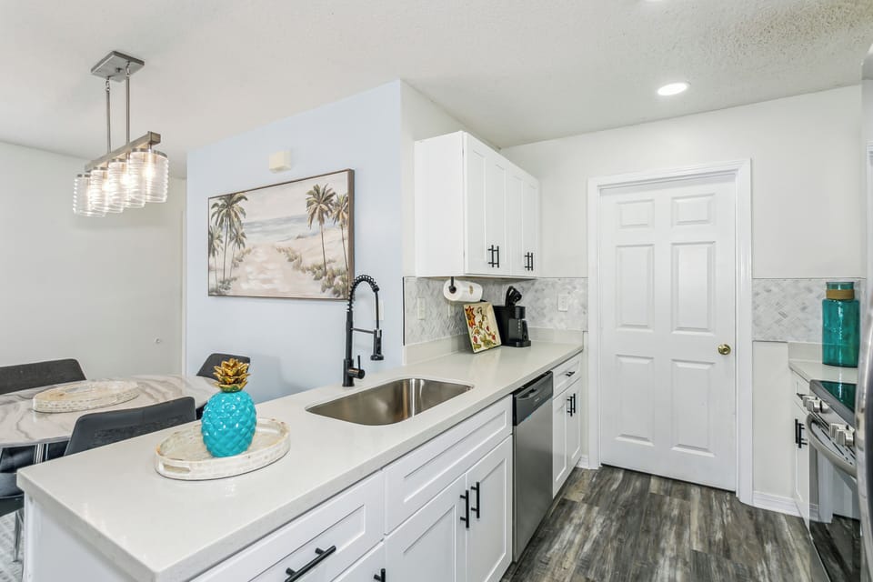 Fully Equipped Kitchen (2)