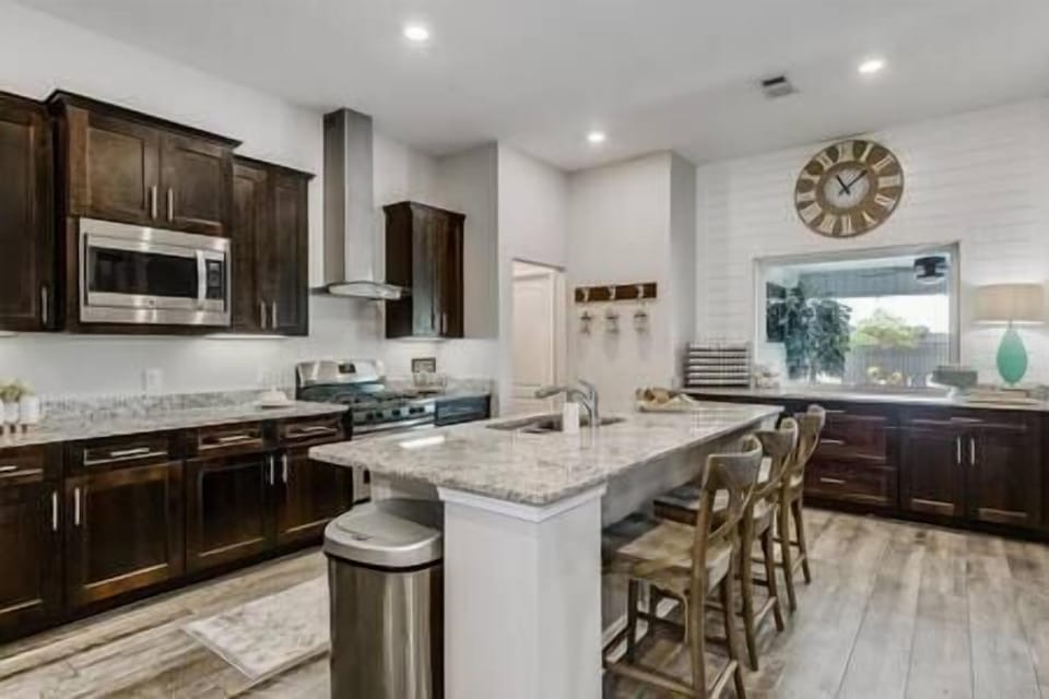 Large Fully Equipped Kitchen