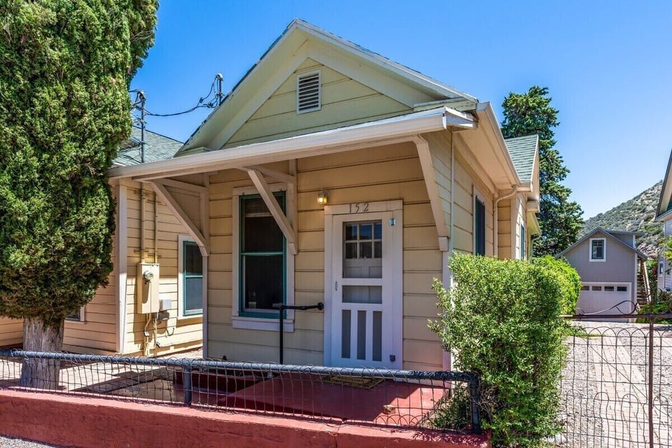 Located across the street from a park with pickle ball courts, and just a short walk into Old Bisbee.