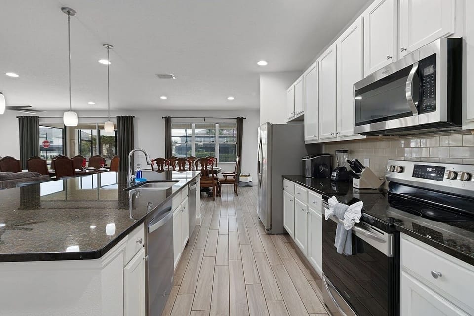 Chef's Kitchen w/ 2 Fridge/Freezers, 2 Dishwashers, Cookware, Dinnerware, etc