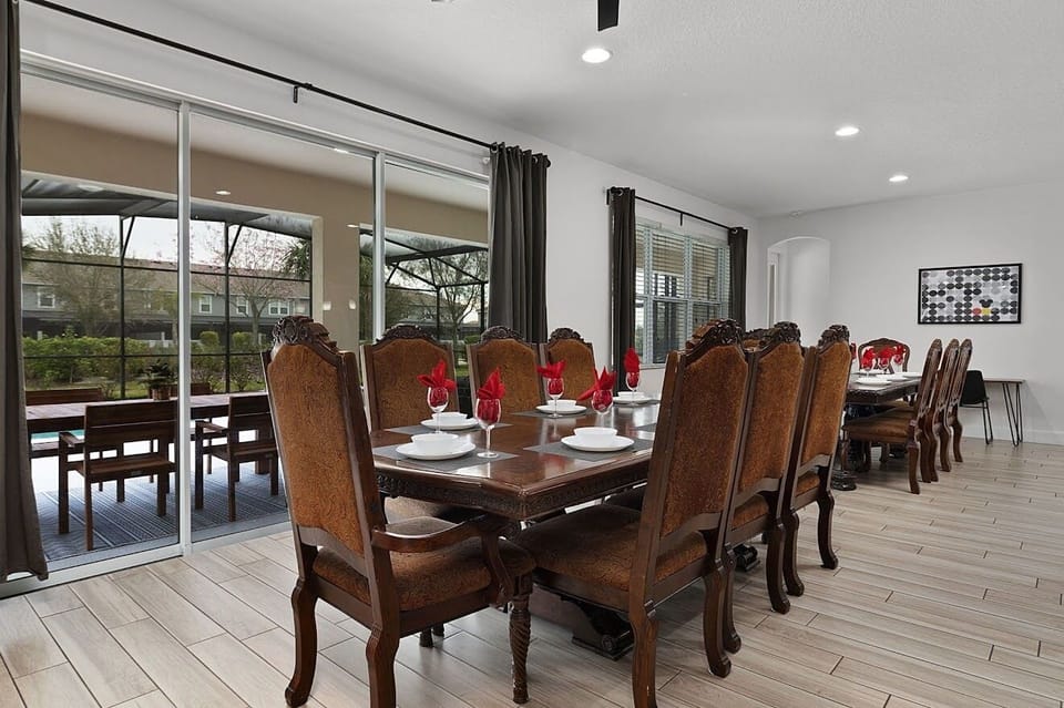 Lots of indoor and outdoor dining space for all your guests