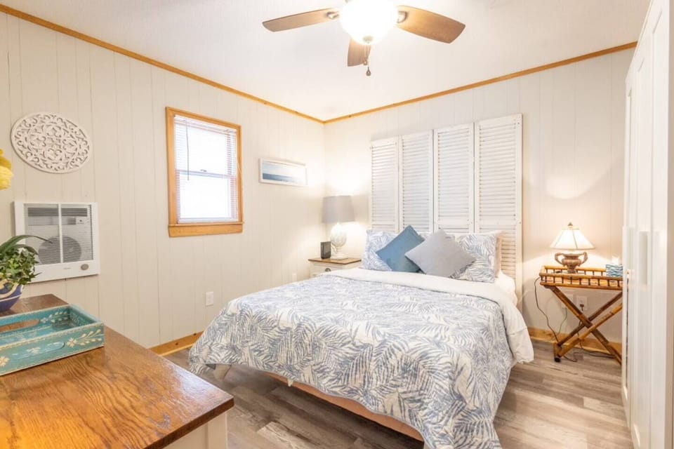 Enjoy an peaceful nights sleep in the cabins cozy bedtroom including a brand new mattress.