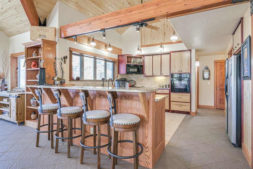 Kitchen | 2nd Floor | Keurig Coffee Maker | Tea Kettle