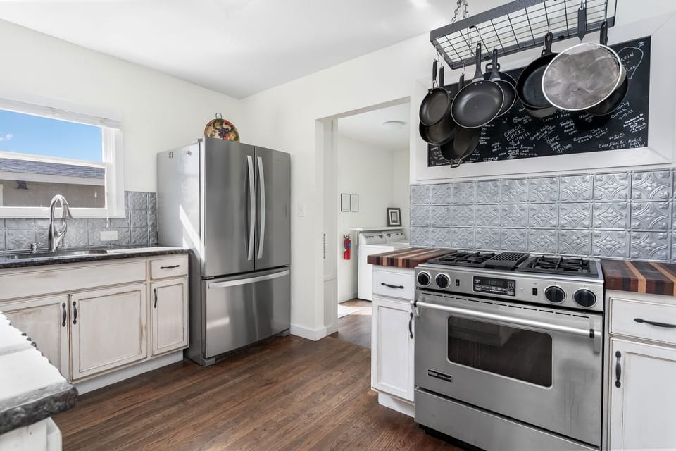 Keurig,Toaster,Blender, Waffle Maker,Pots/Pans