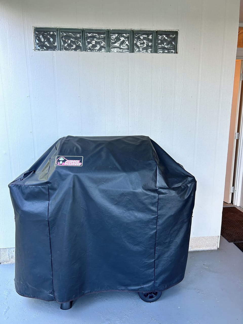 Grill & beach gear included