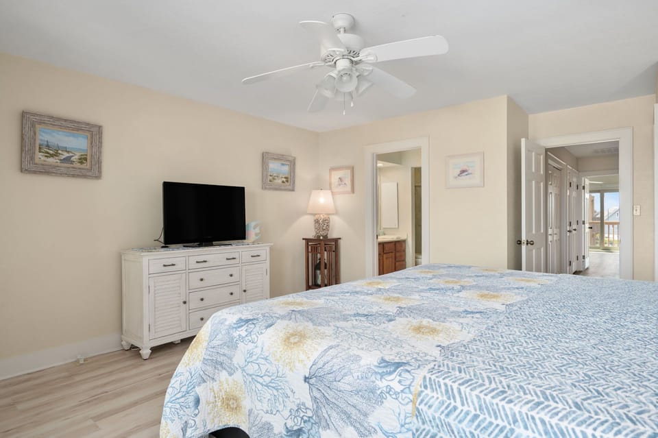 QA4: Coastal Comfort | TL Bedroom 3 - King, Private Bath, Deck Access