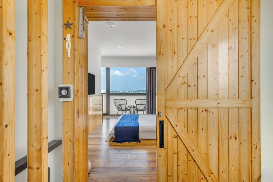Deluxe Double Room with Sea View and Balcony | Desk, soundproofing, WiFi (free)