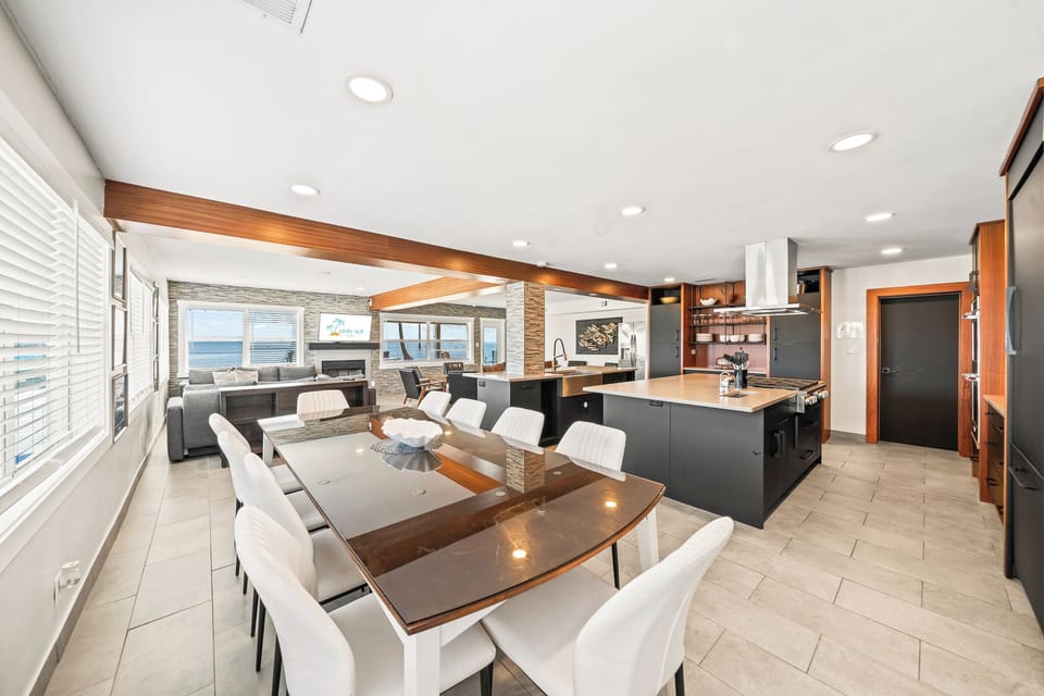 #5 and #8 Compass Suite | Living area