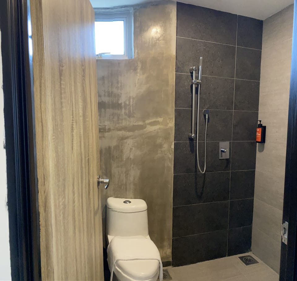 Superior Room | Bathroom | Free toiletries, bidet