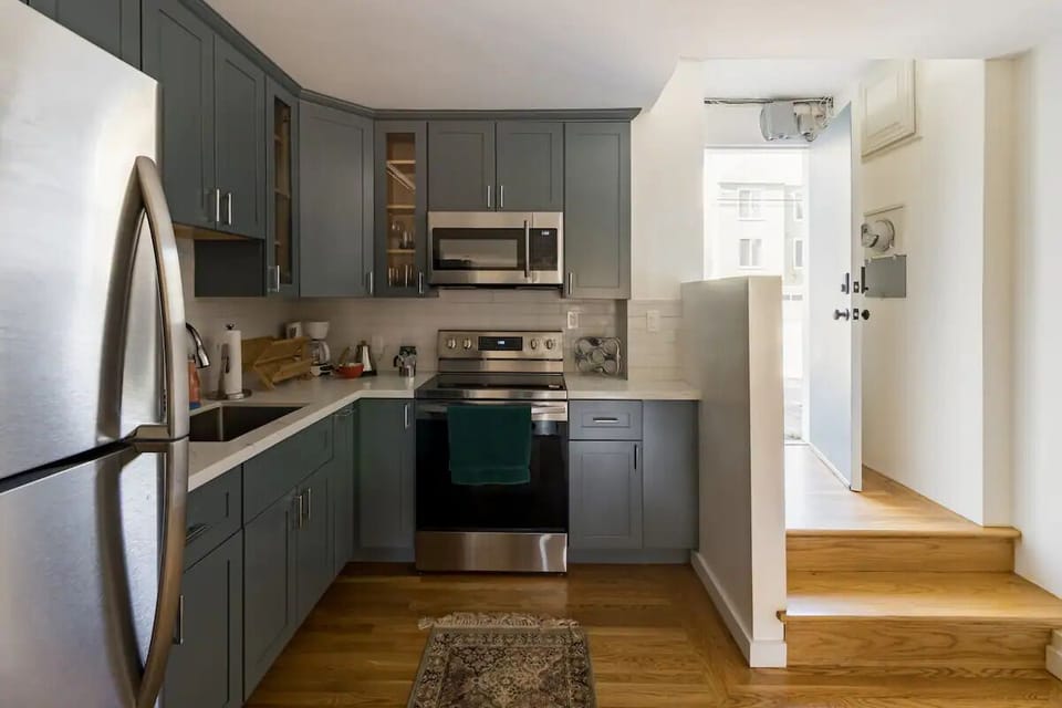 Full kitchen