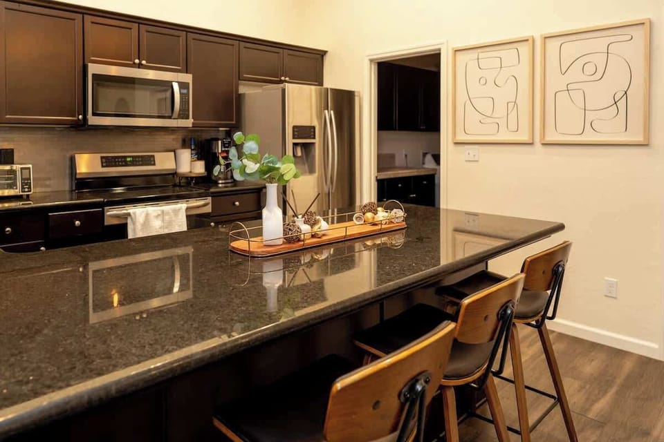 The Kitchen Island sits 4 more guests,