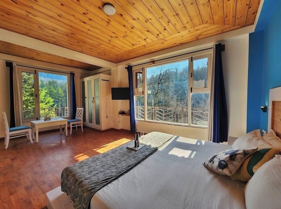 Panoramic Penthouse | Premium bedding, down comforters, individually furnished