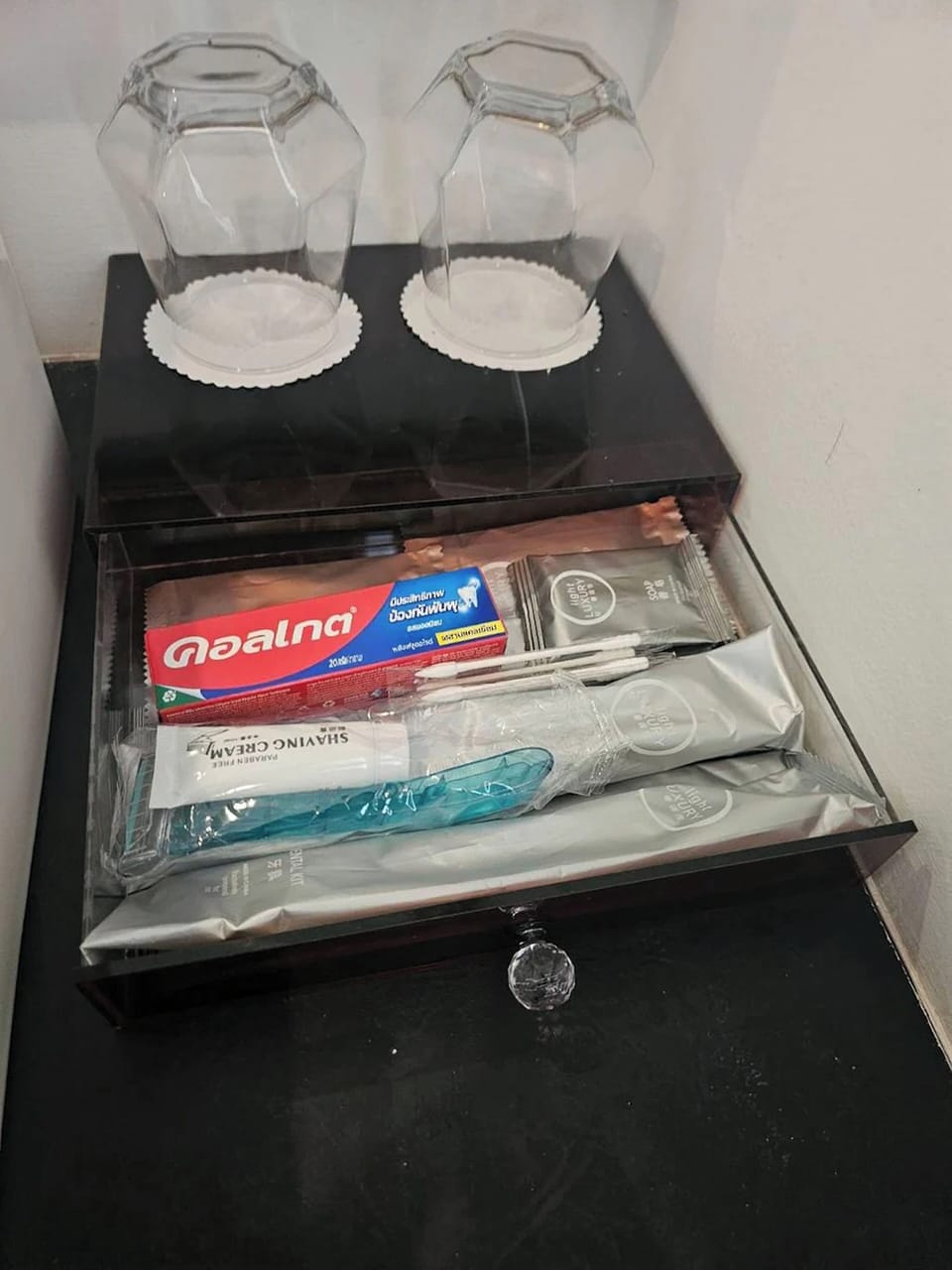 Shower, rainfall showerhead, free toiletries, hair dryer