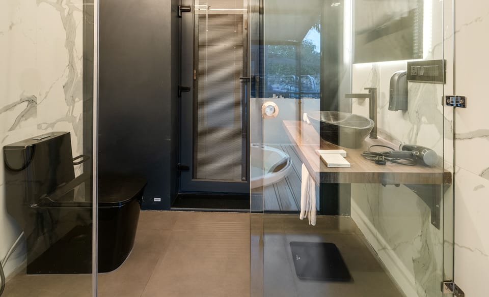 Cabin | Bathroom | Free toiletries, hair dryer, bathrobes, slippers
