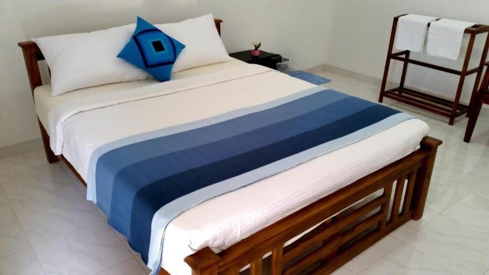 Comfort Triple Room | Desk, soundproofing