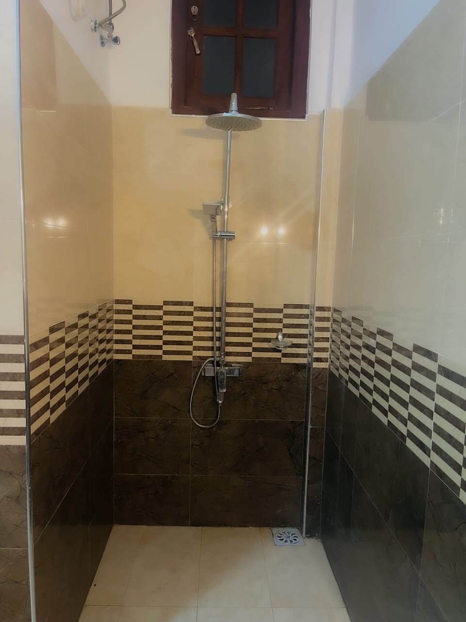 Comfort Triple Room | Bathroom | Free toiletries