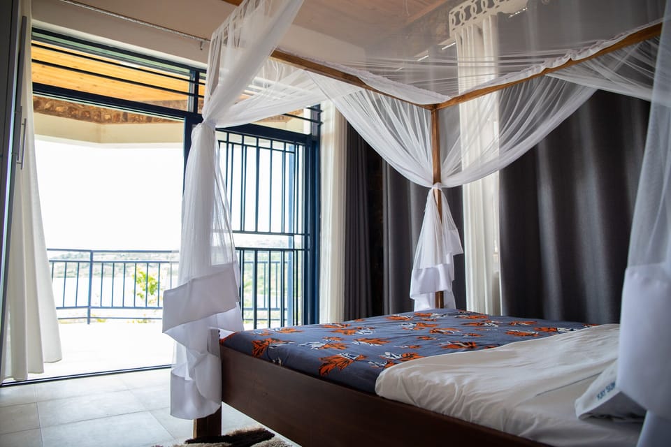 Single Room | In-room dining